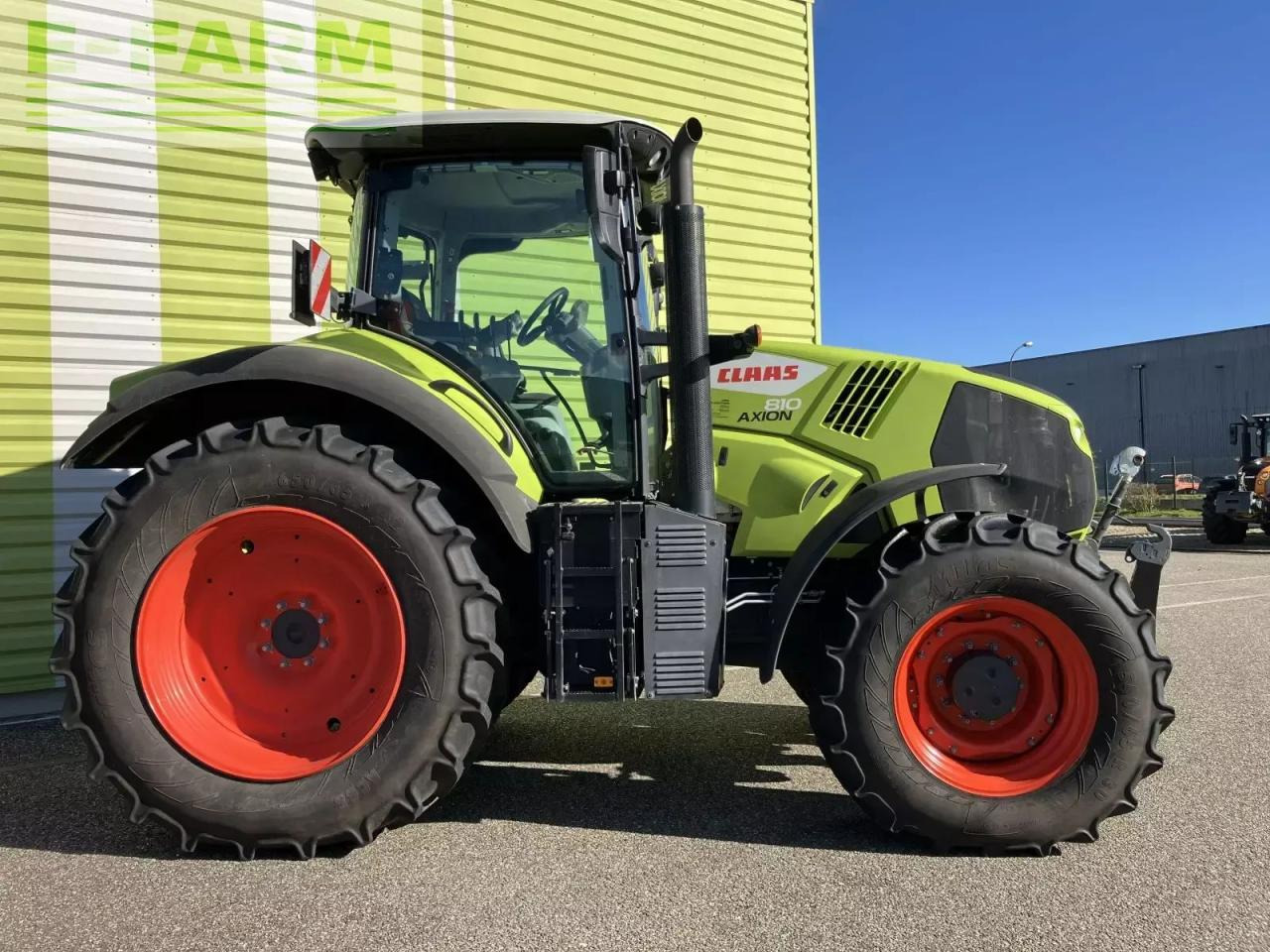 Farm tractor CLAAS axion 810 cis