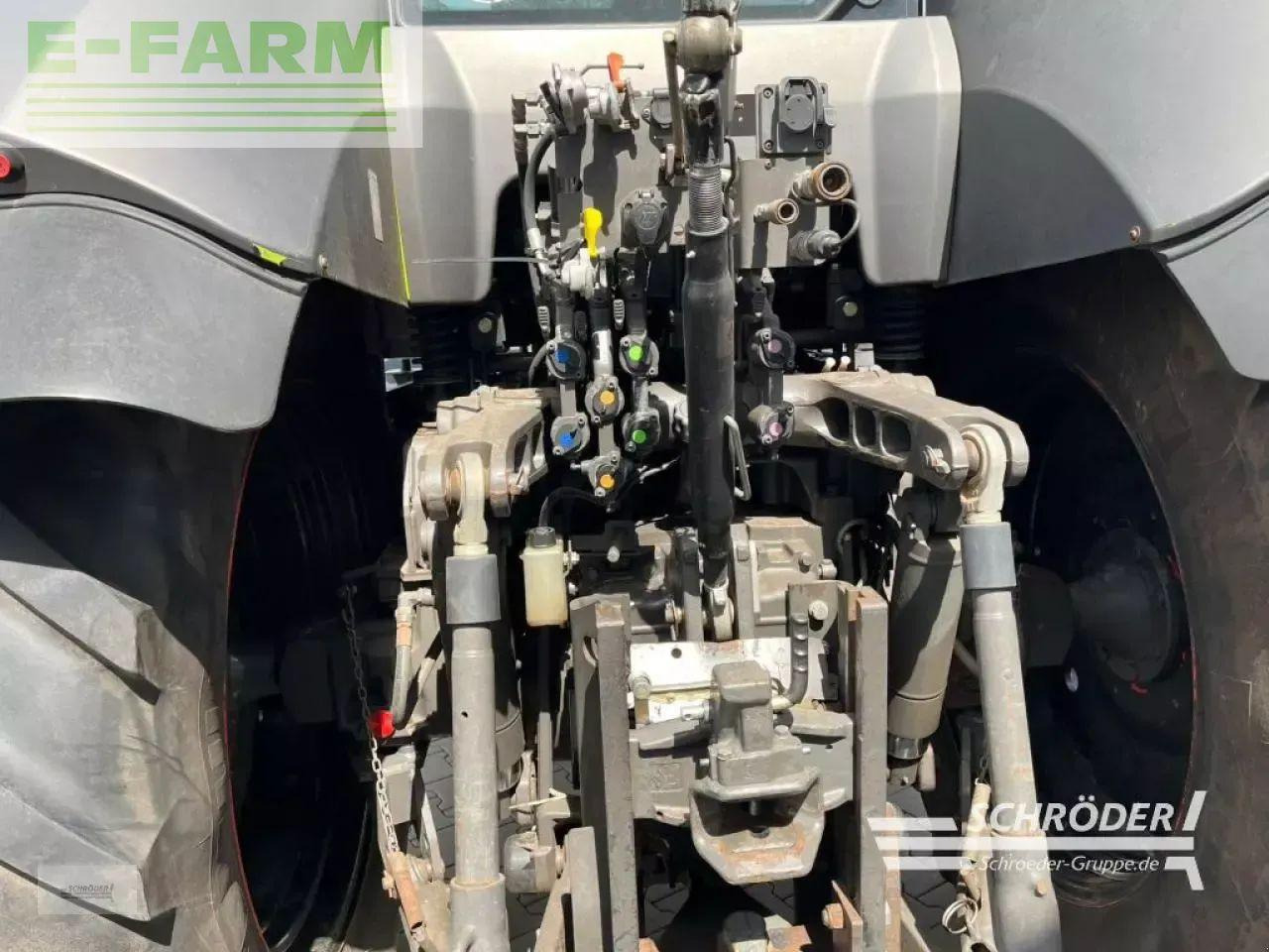 Farm tractor CLAAS axion 810 cis