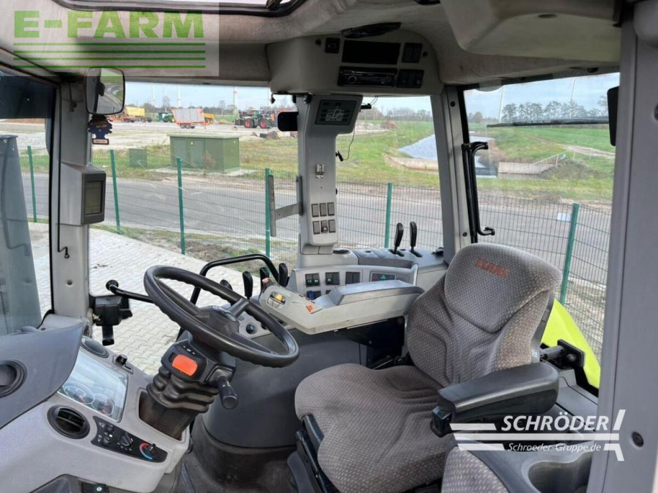 Farm tractor CLAAS axion 810 cis