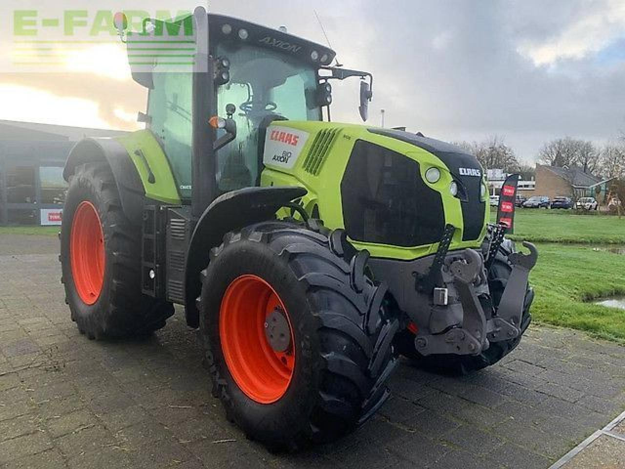 Farm tractor CLAAS axion 810 cis+