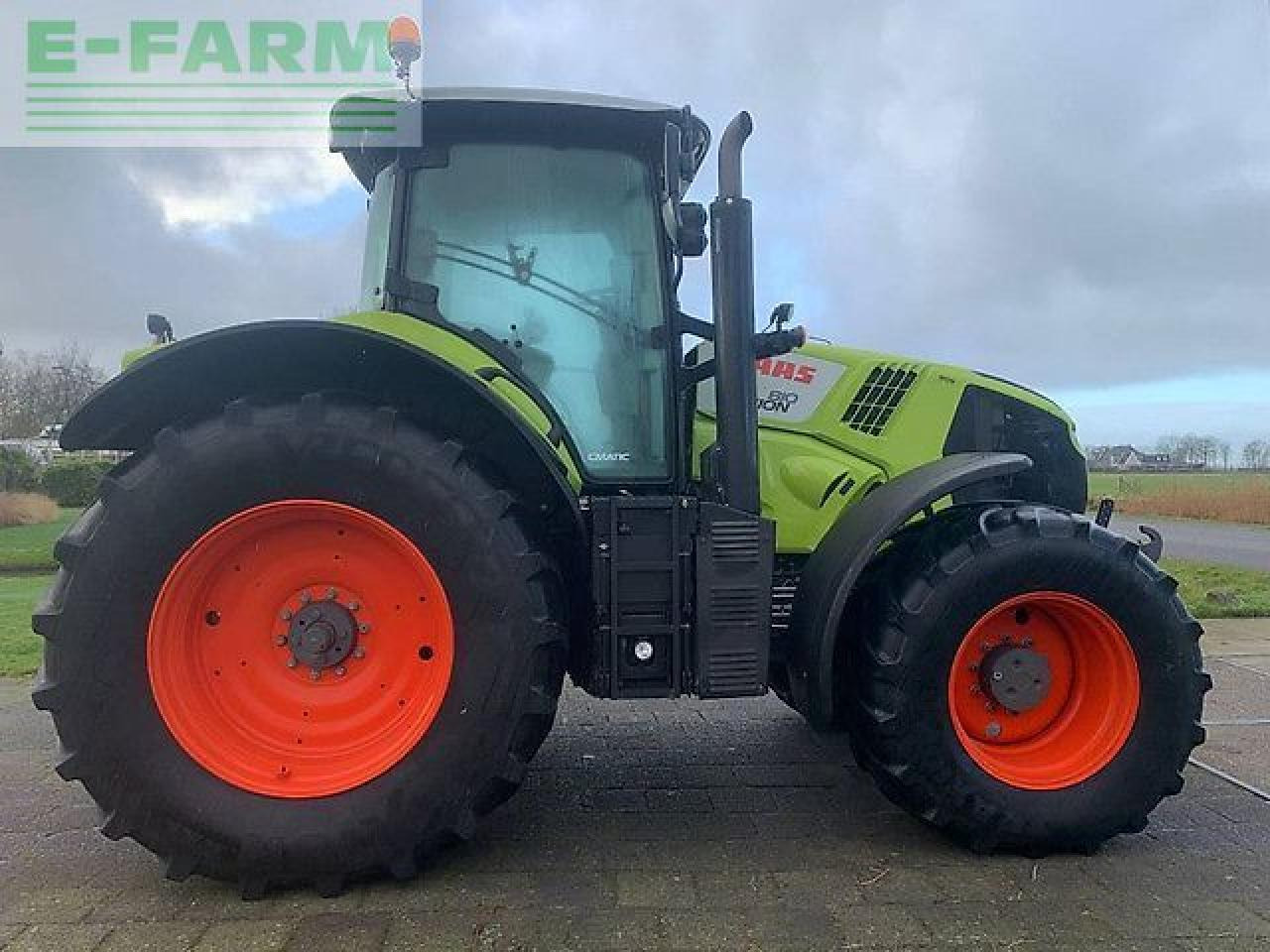 Farm tractor CLAAS axion 810 cis+