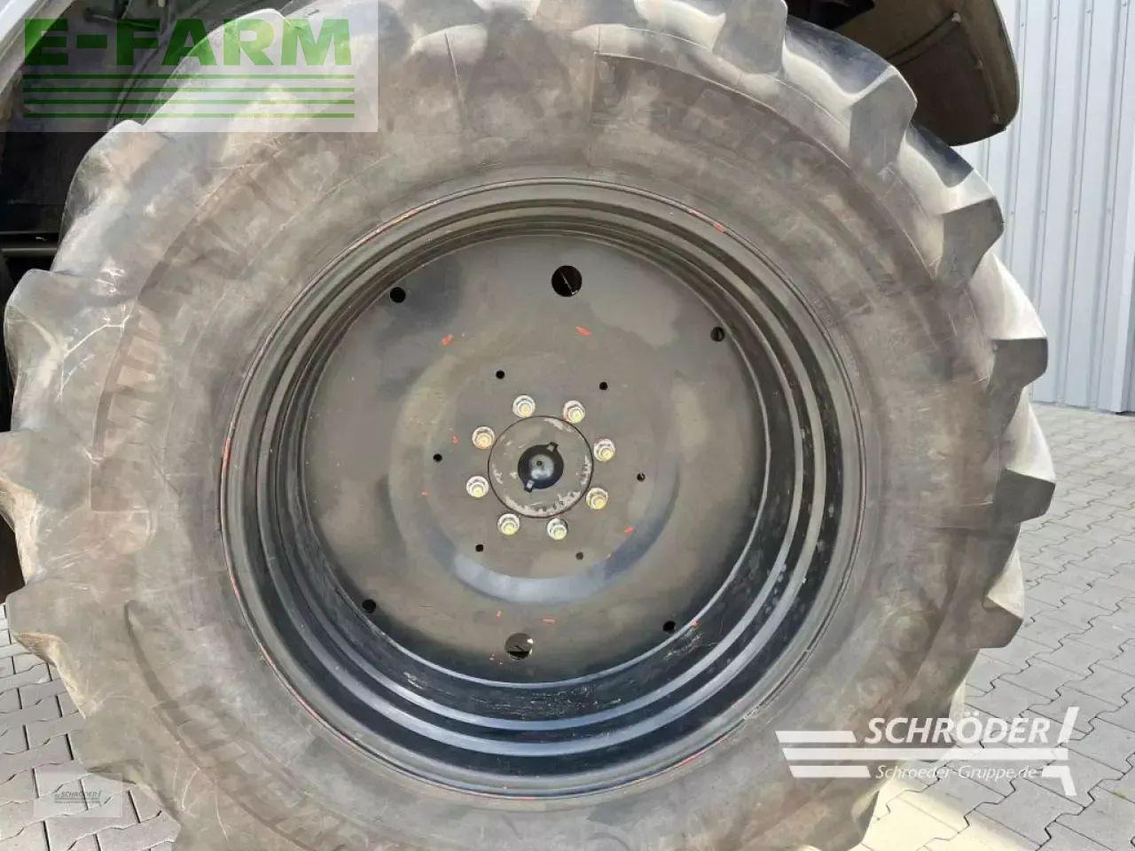 Farm tractor CLAAS axion 810 cis