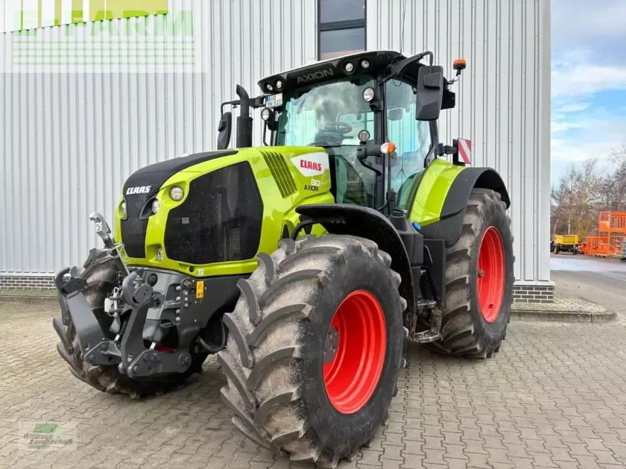 Farm tractor CLAAS axion 810 cis+