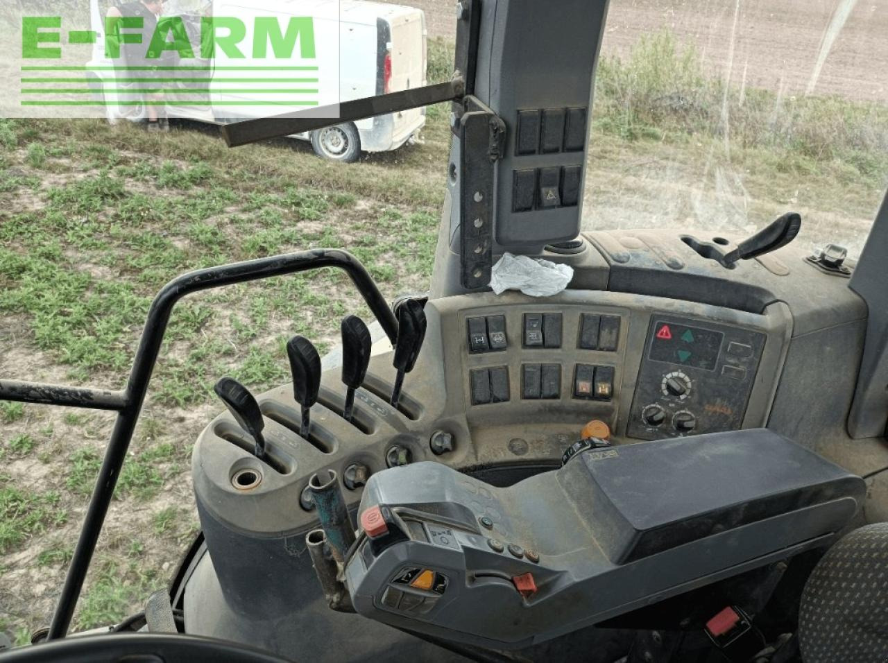 Farm tractor CLAAS axion 810 cis