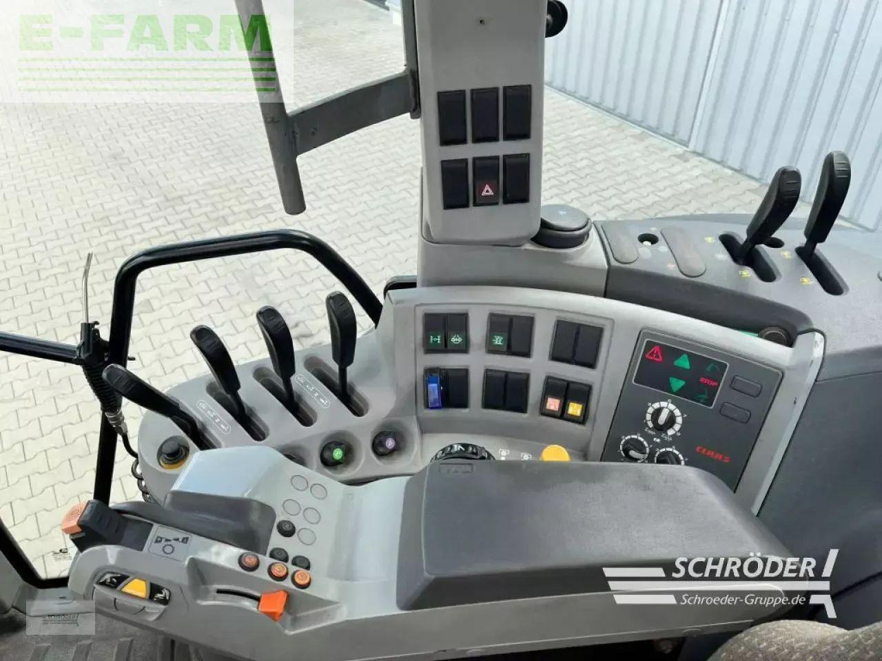 Farm tractor CLAAS axion 810 cis