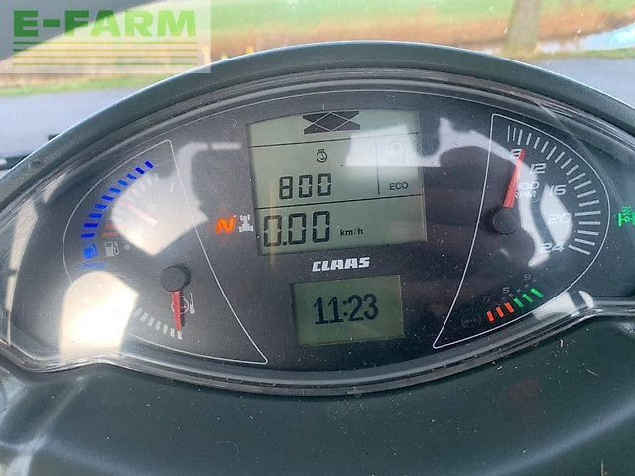 Farm tractor CLAAS axion 810 cis+