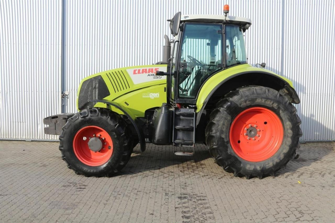 Farm tractor CLAAS axion 820