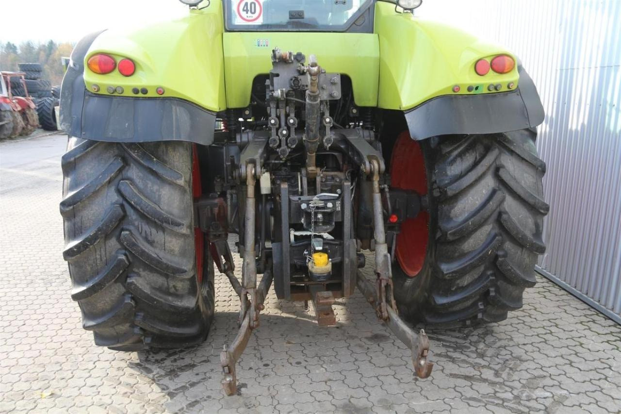 Farm tractor CLAAS axion 820