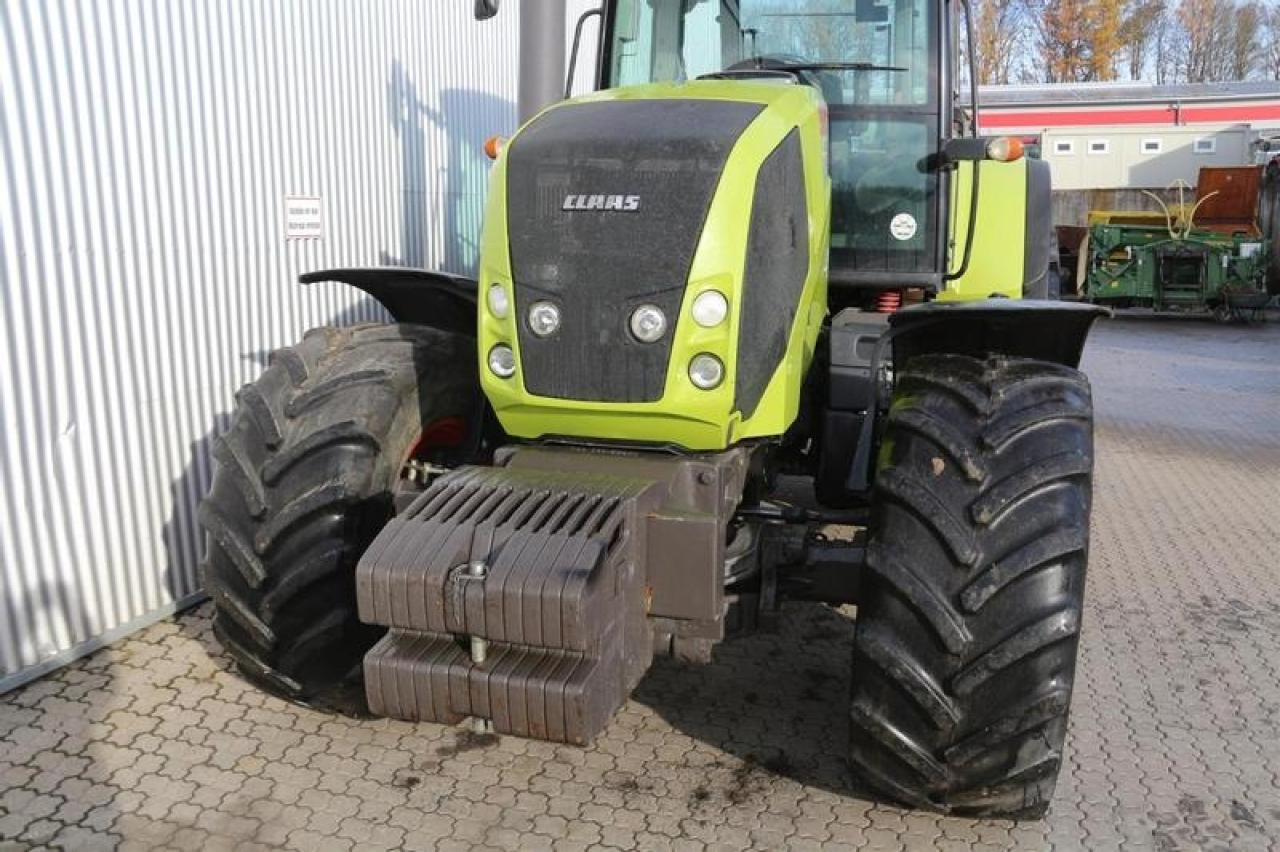 Farm tractor CLAAS axion 820