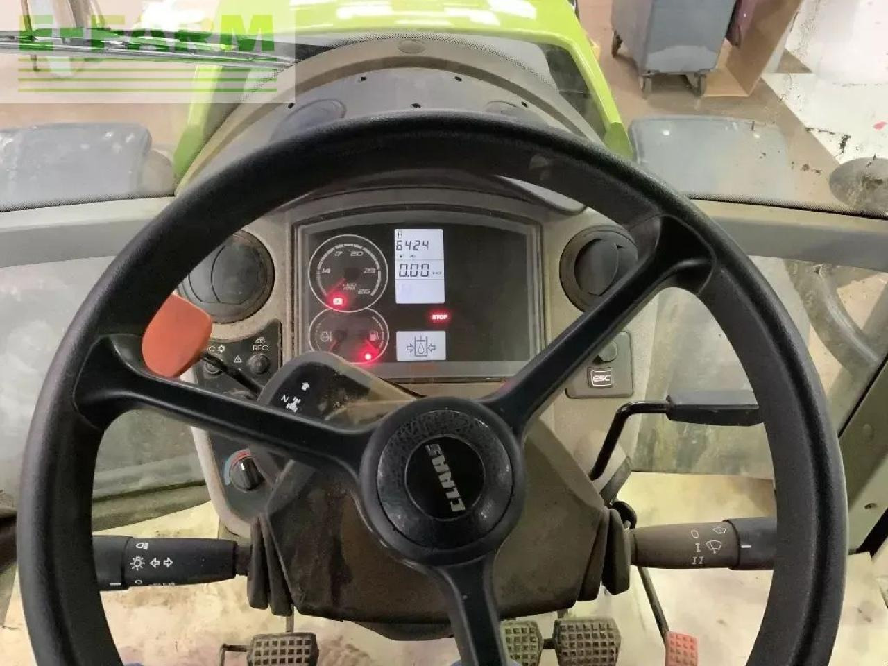 Farm tractor CLAAS axion 820