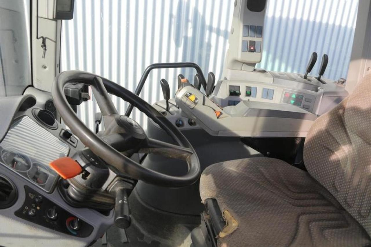 Farm tractor CLAAS axion 820