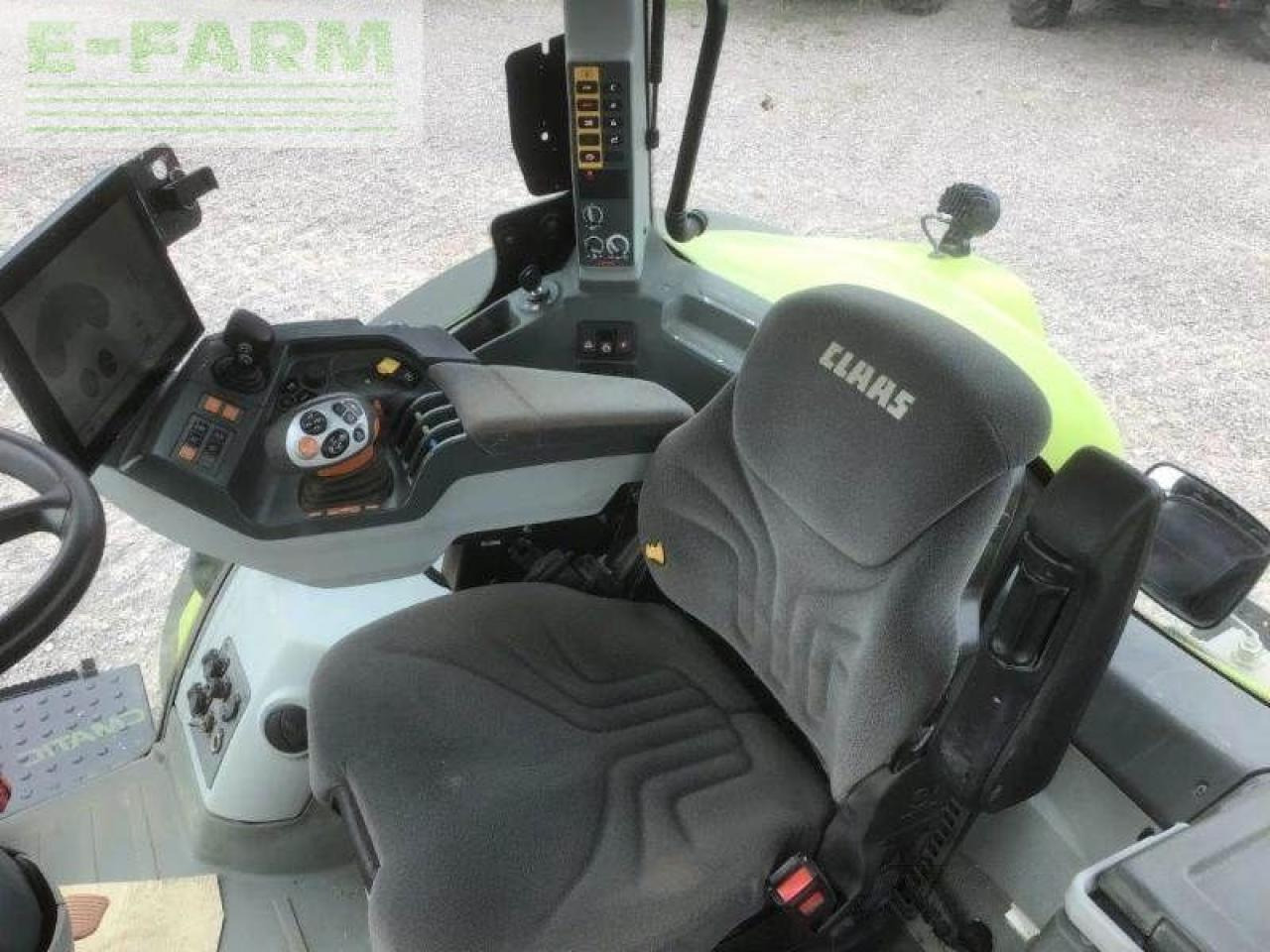 Farm tractor CLAAS axion 830