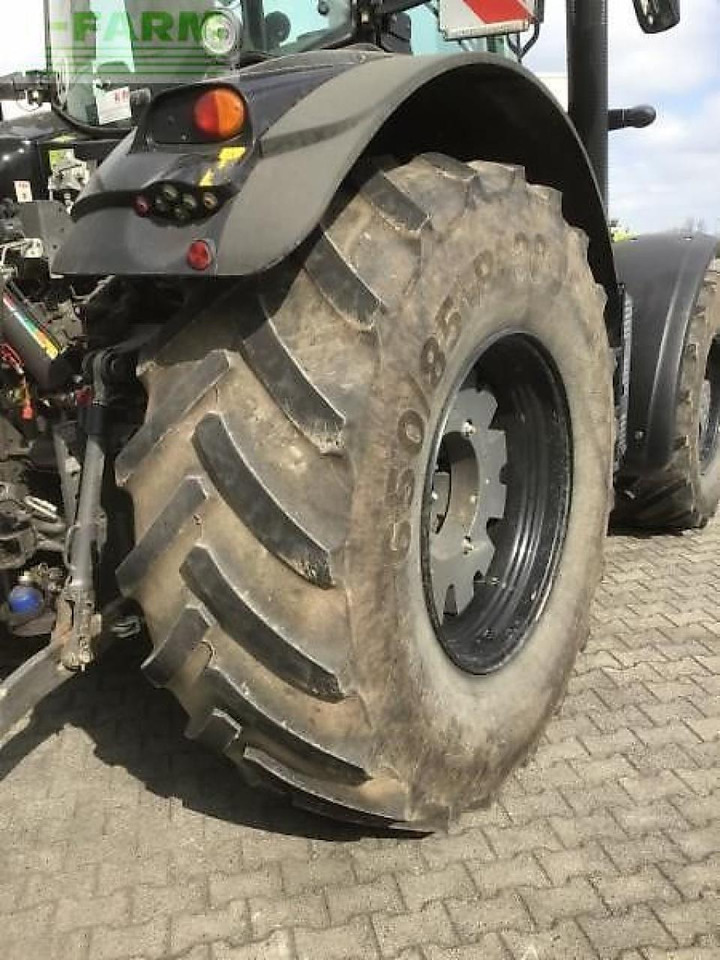 Farm tractor CLAAS axion 830