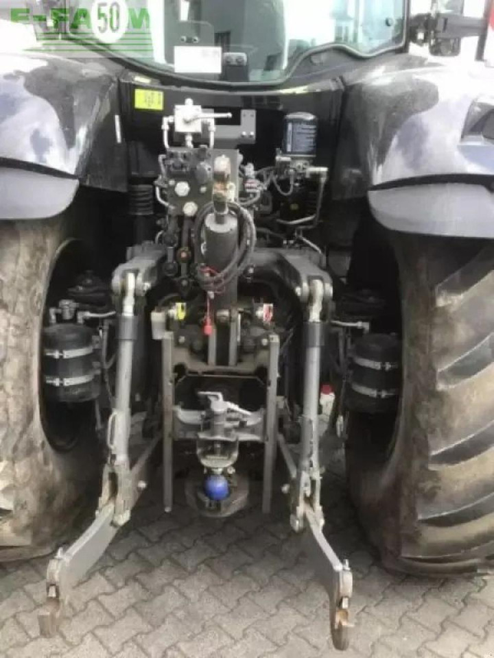 Farm tractor CLAAS axion 830