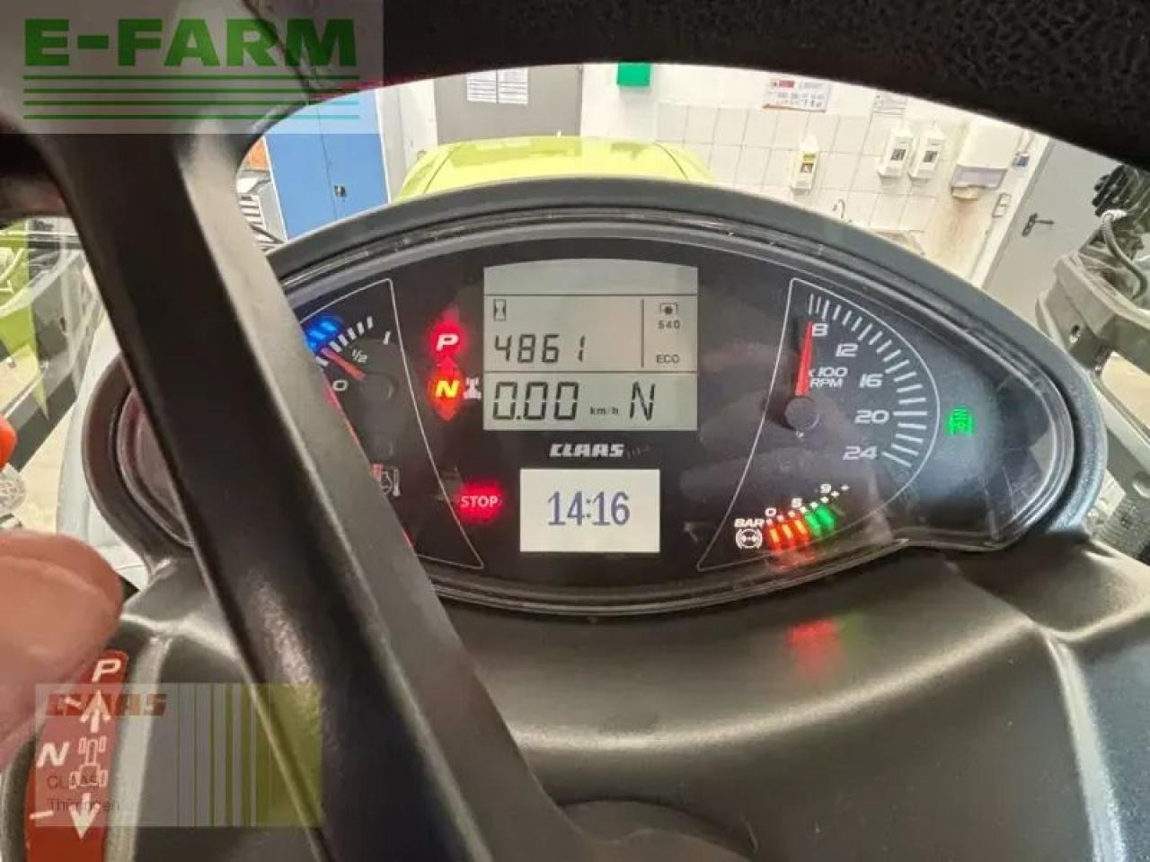 Farm tractor CLAAS axion 830