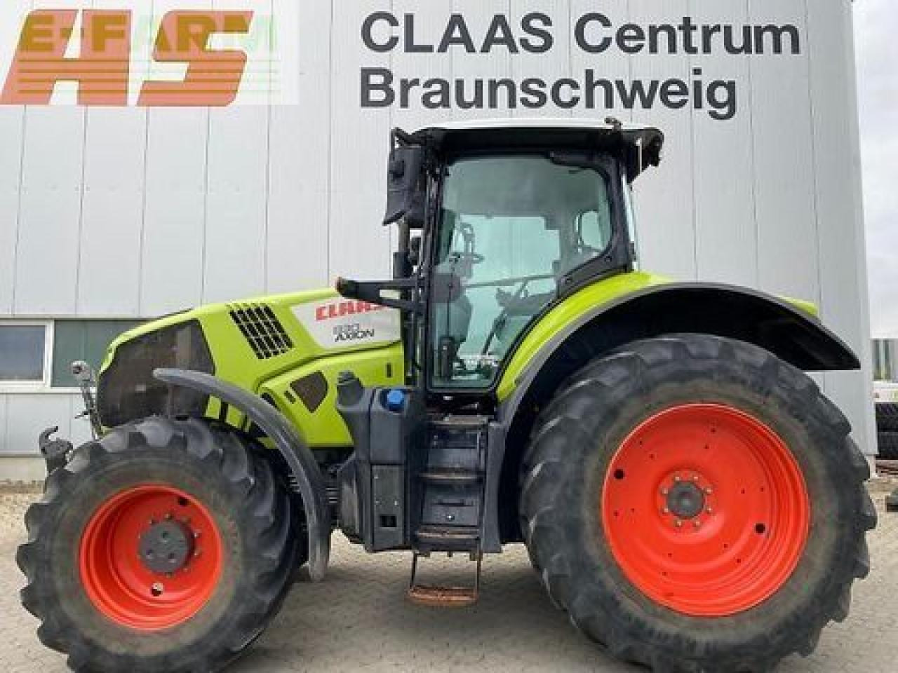 Farm tractor CLAAS axion 830