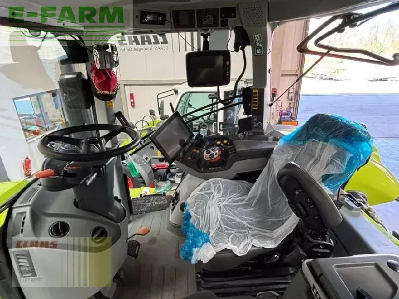 Farm tractor CLAAS axion 830