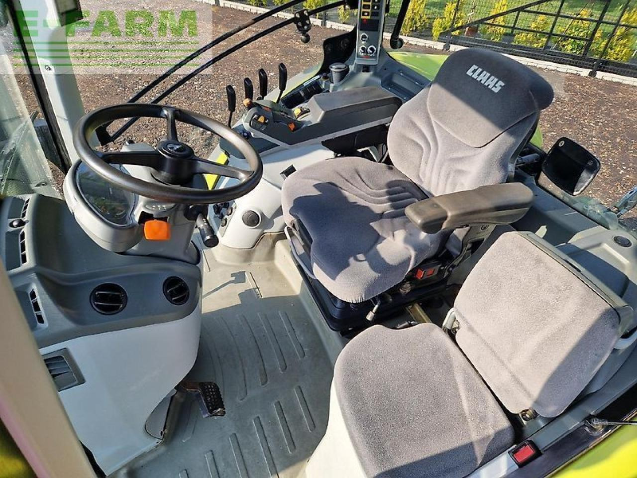 Farm tractor CLAAS axion 830 cis