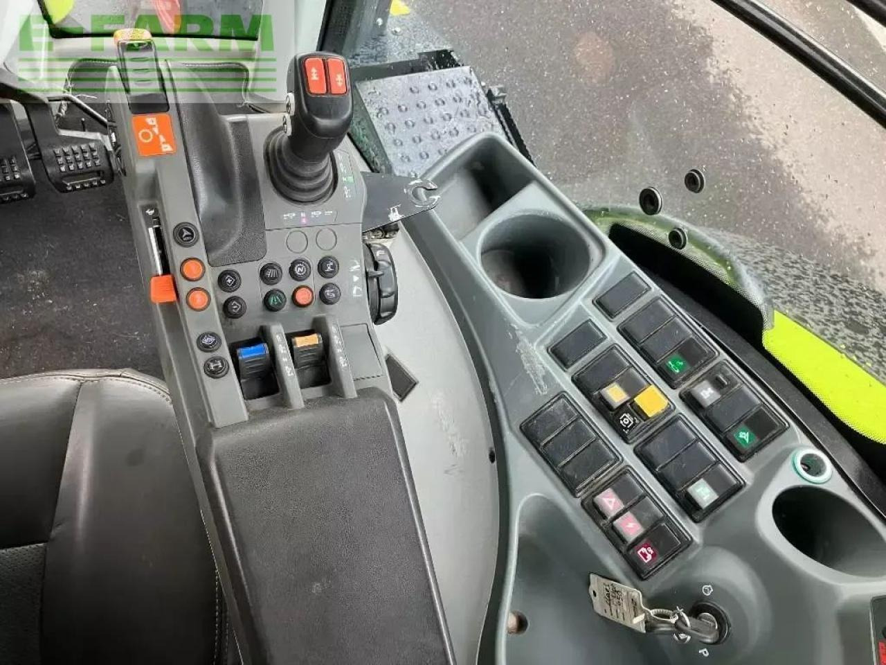 Farm tractor CLAAS axion 830 cis+