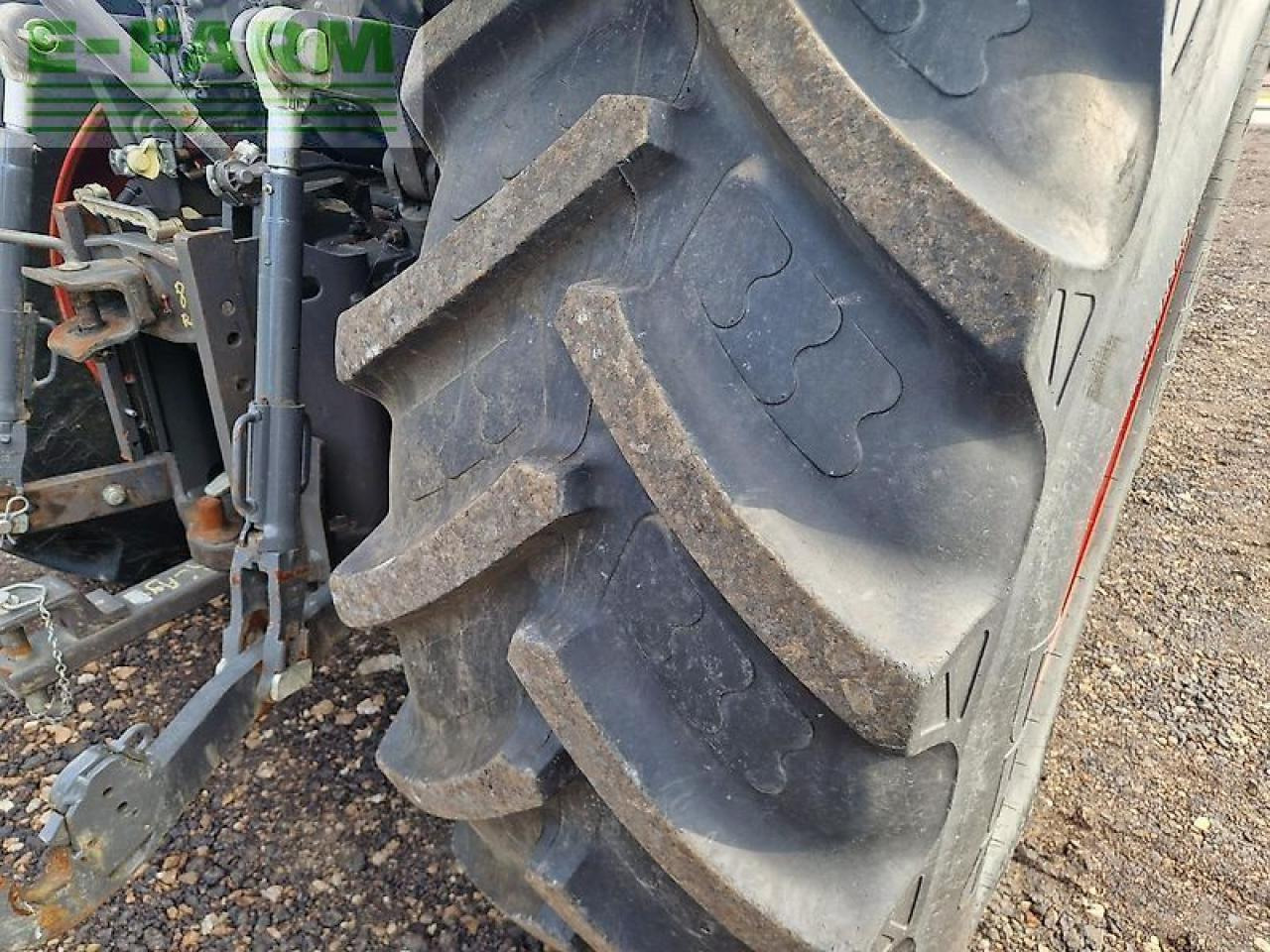 Farm tractor CLAAS axion 830 cis