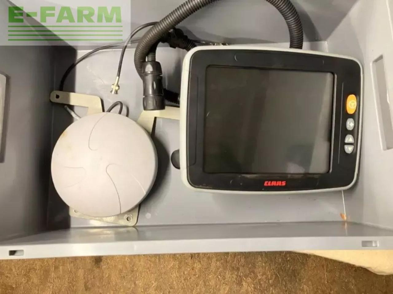 Farm tractor CLAAS axion 830 cis+