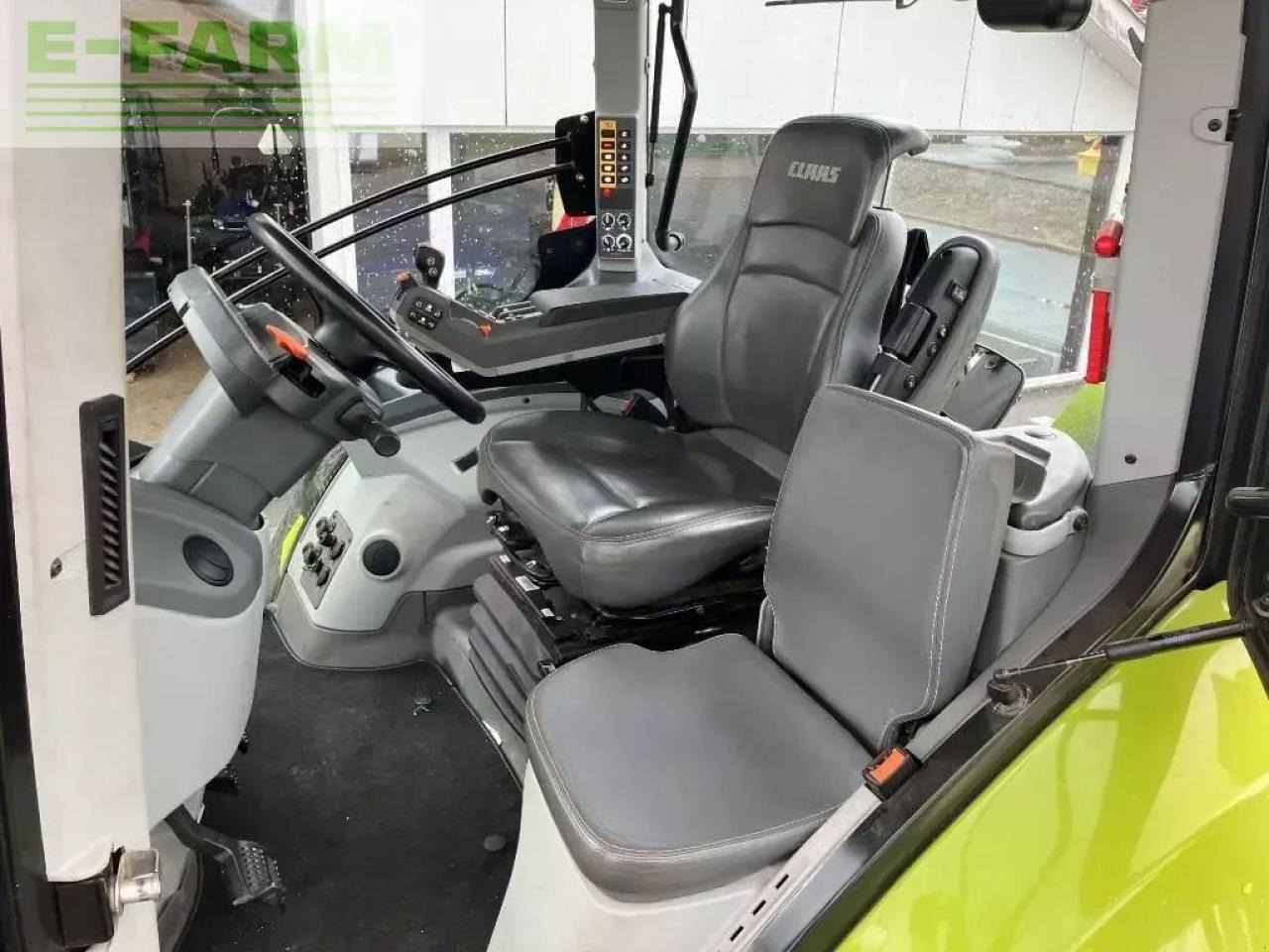 Farm tractor CLAAS axion 830 cis+