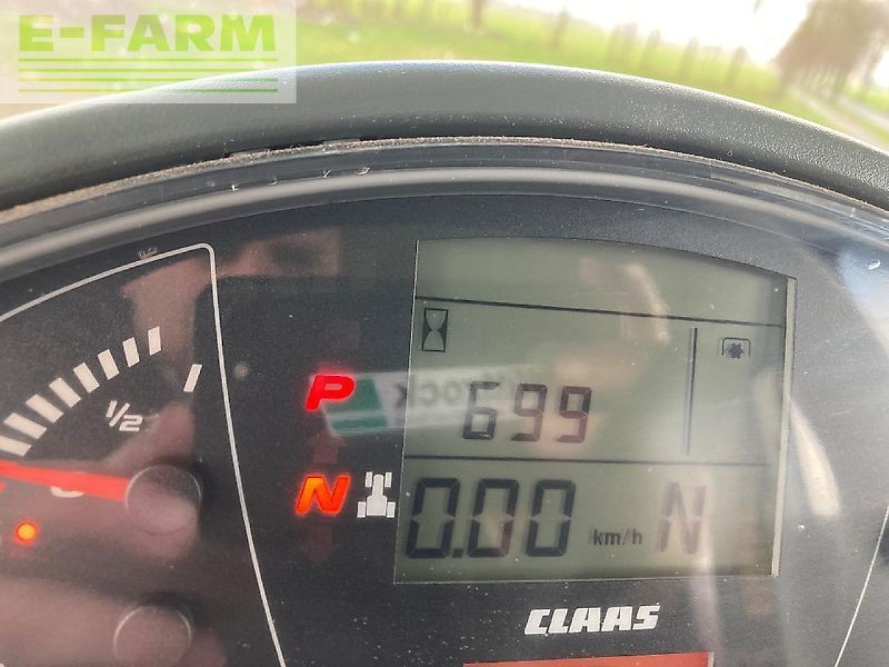 Farm tractor CLAAS axion 830 cmatic