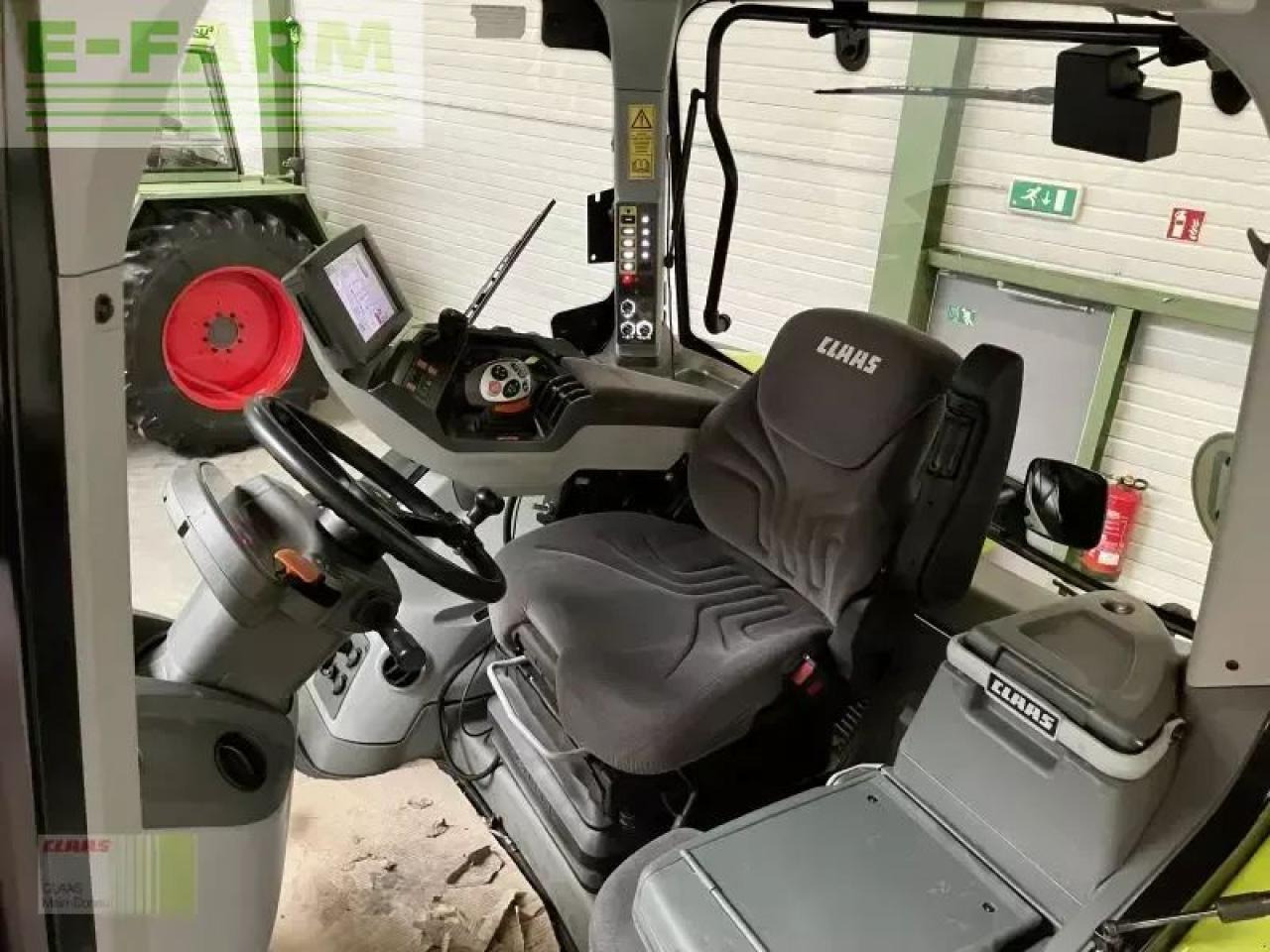 Farm tractor CLAAS axion 830 cmatic