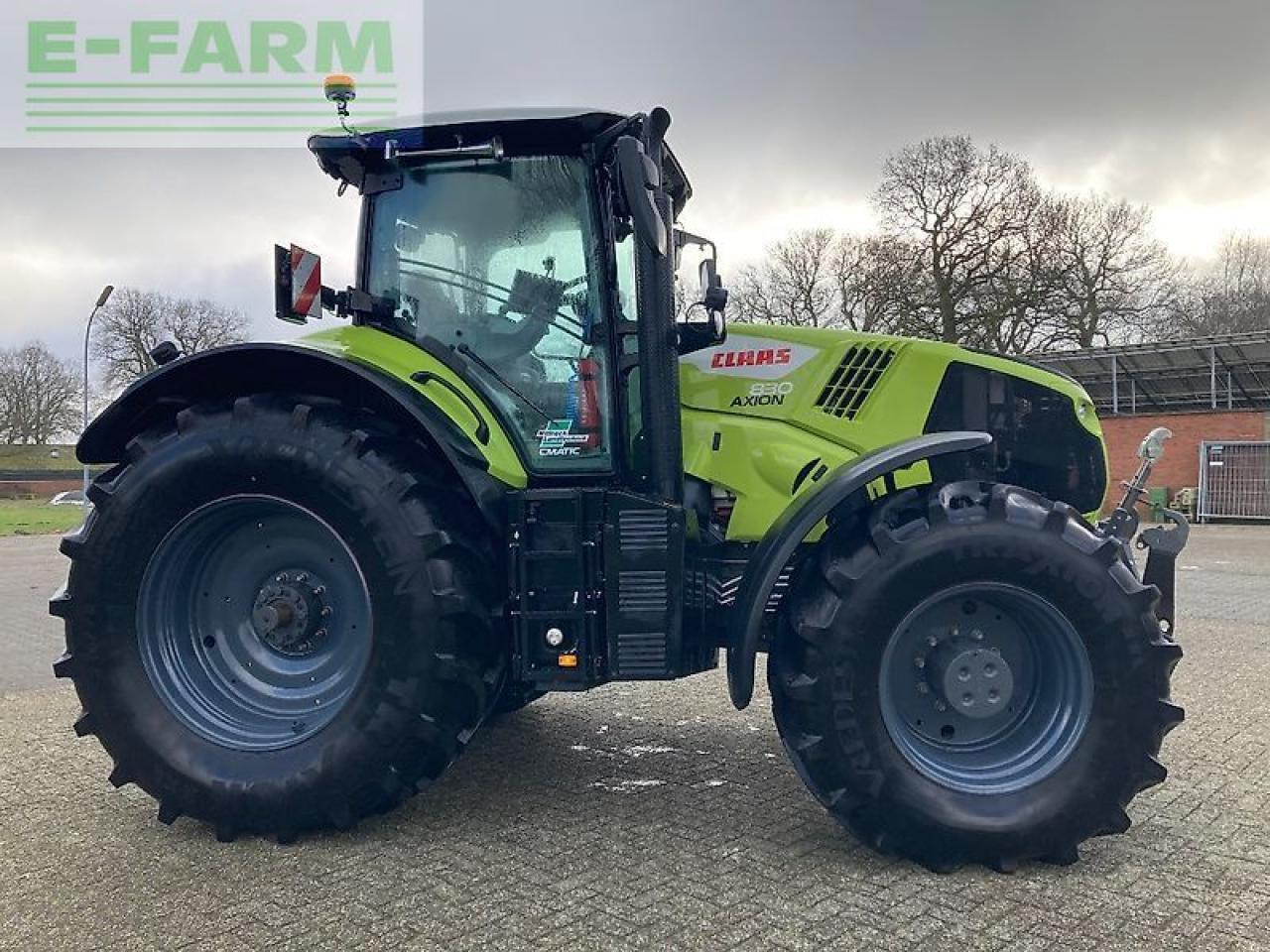 Farm tractor CLAAS axion 830 cmatic