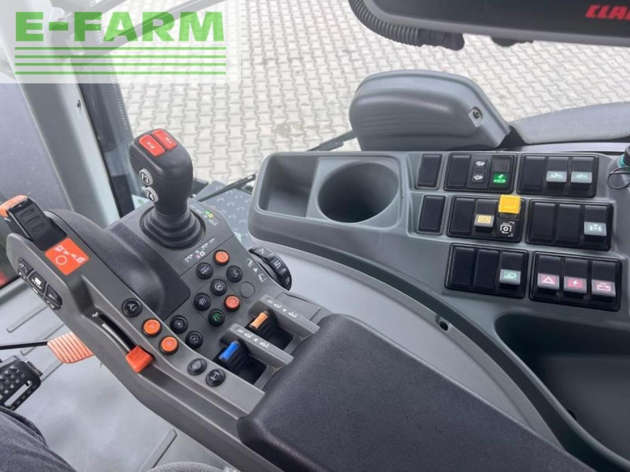 Farm tractor CLAAS axion 850