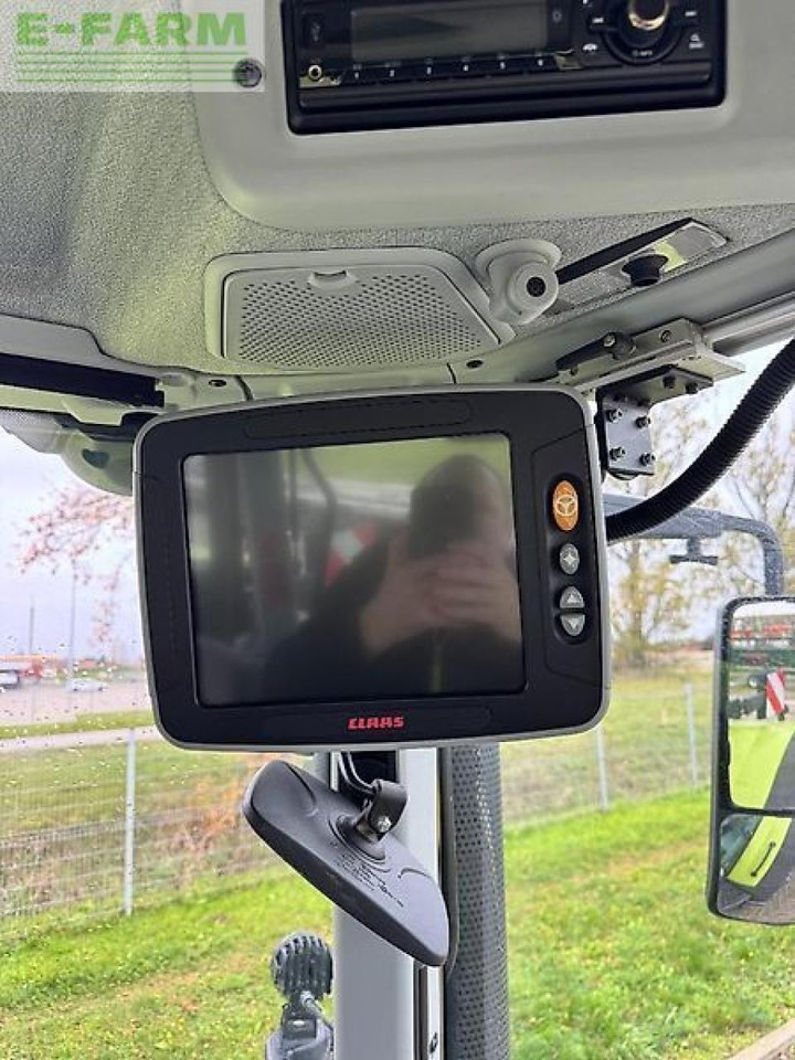 Farm tractor CLAAS axion 850