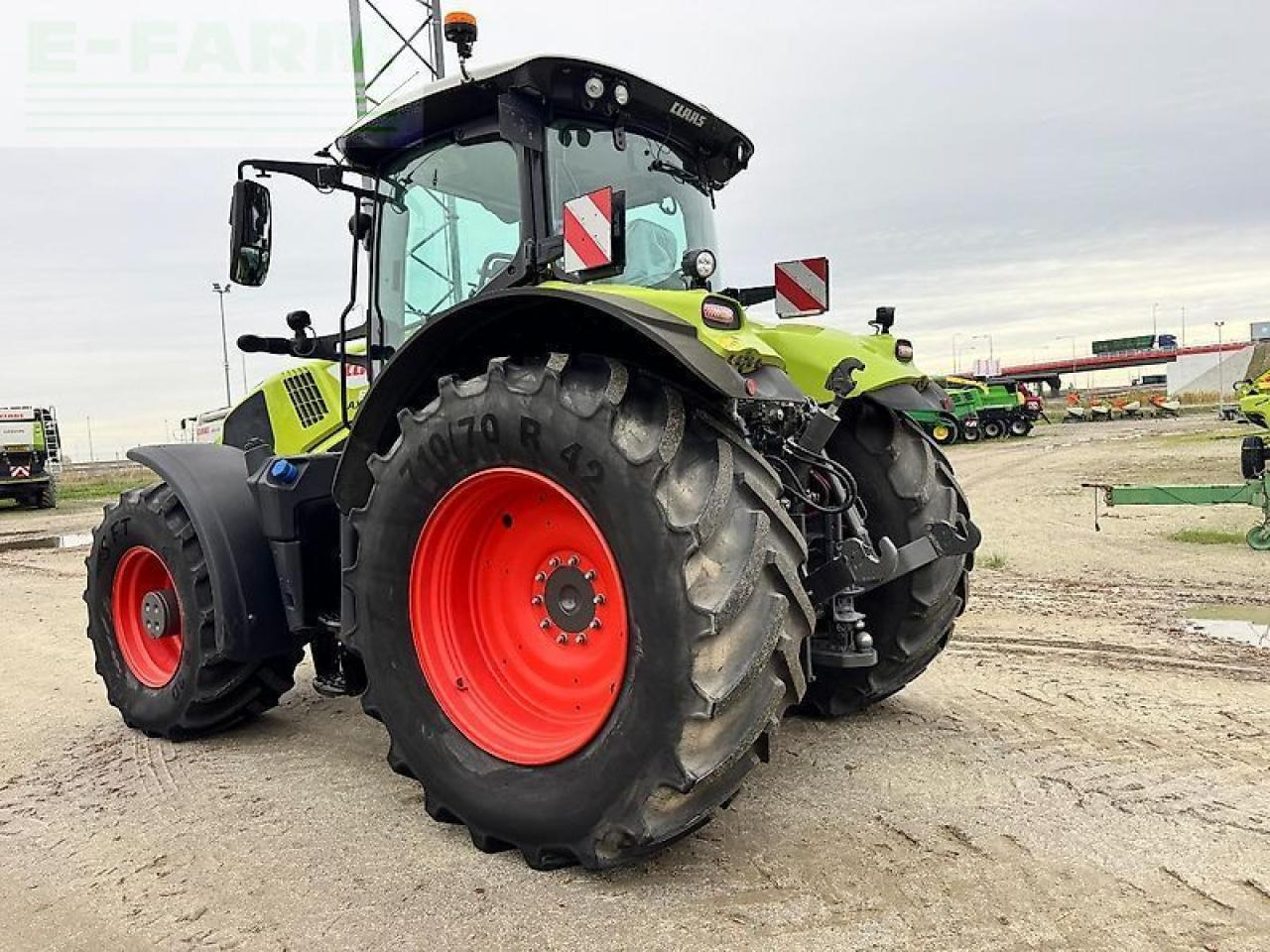 Farm tractor CLAAS axion 850