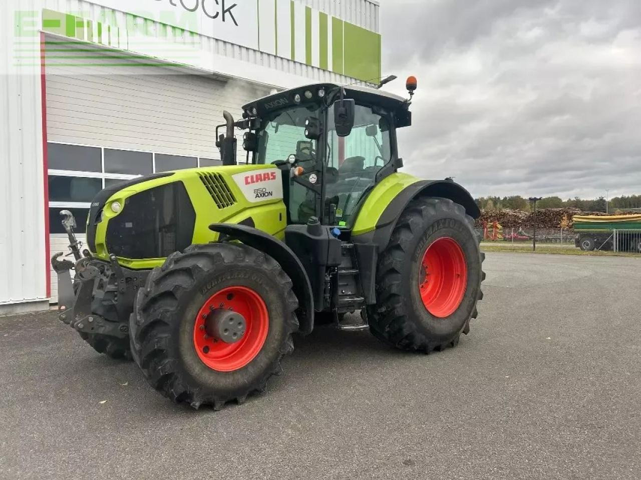 Farm tractor CLAAS axion 850