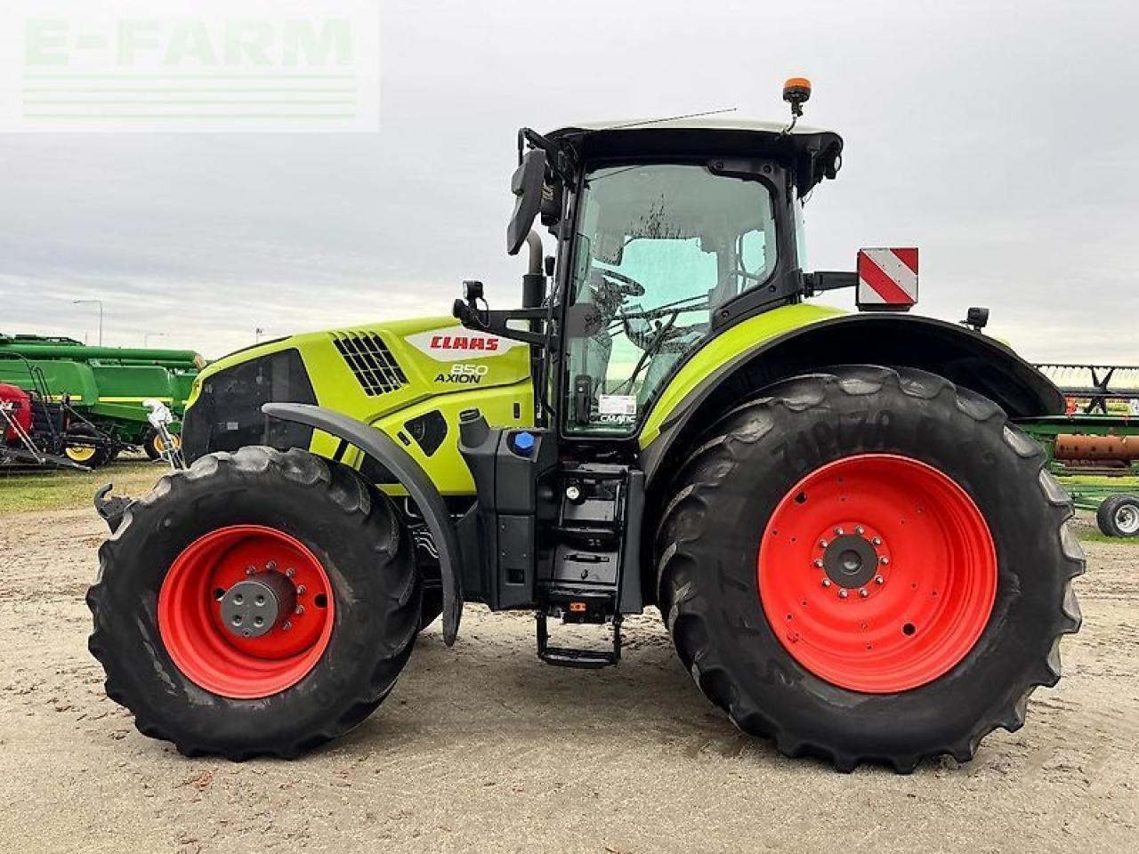 Farm tractor CLAAS axion 850