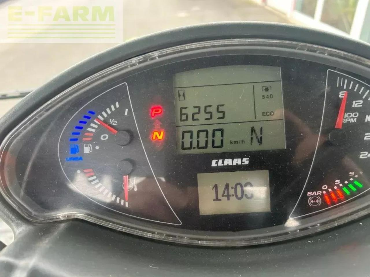 Farm tractor CLAAS axion 850