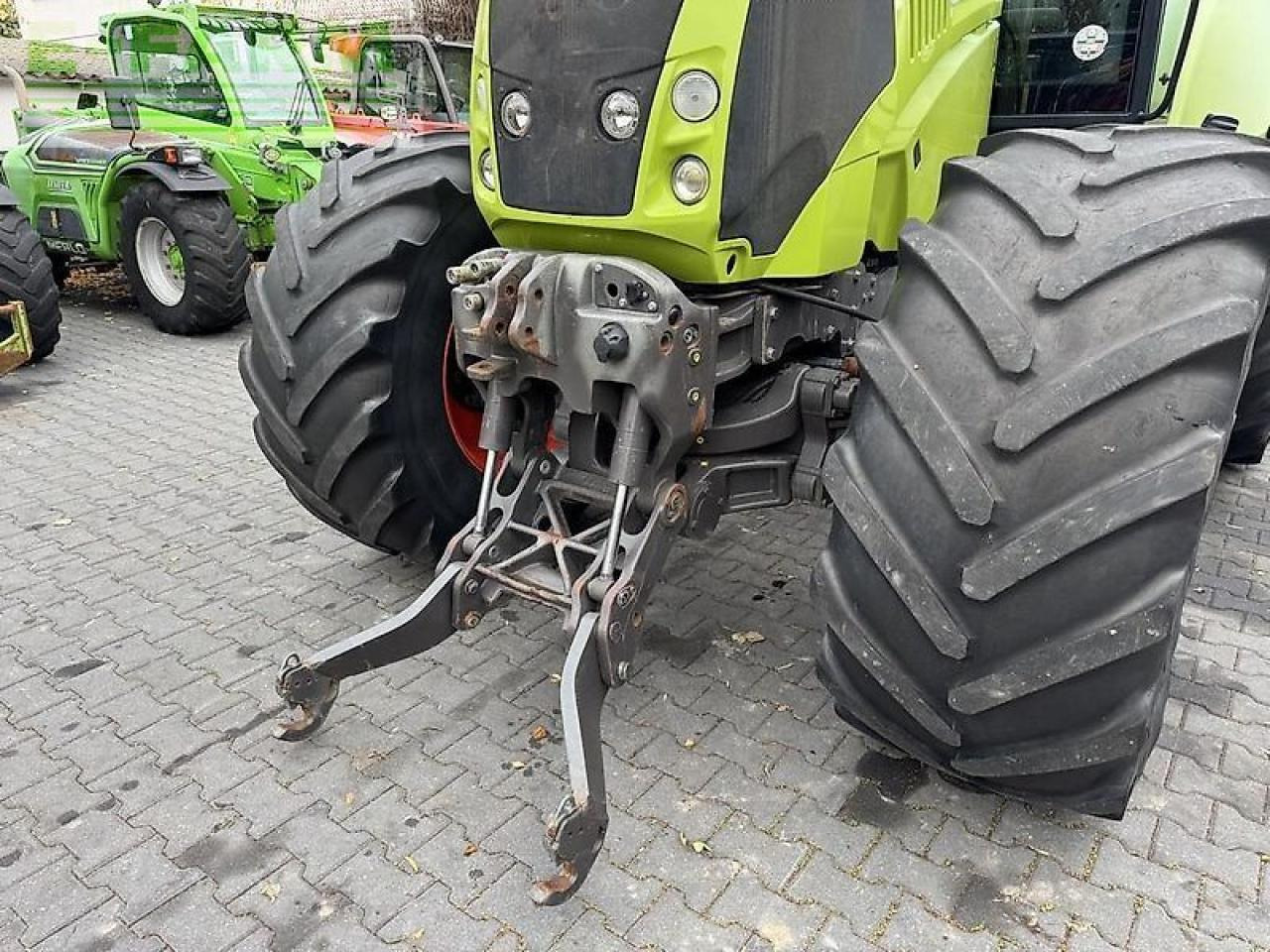 Farm tractor CLAAS axion 850 cis