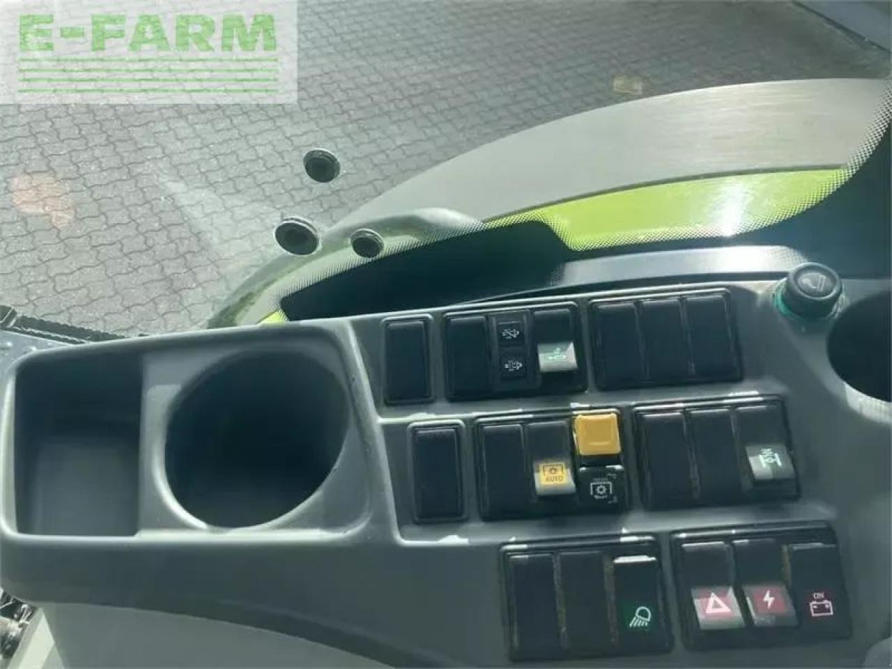 Farm tractor CLAAS axion 850 cis+