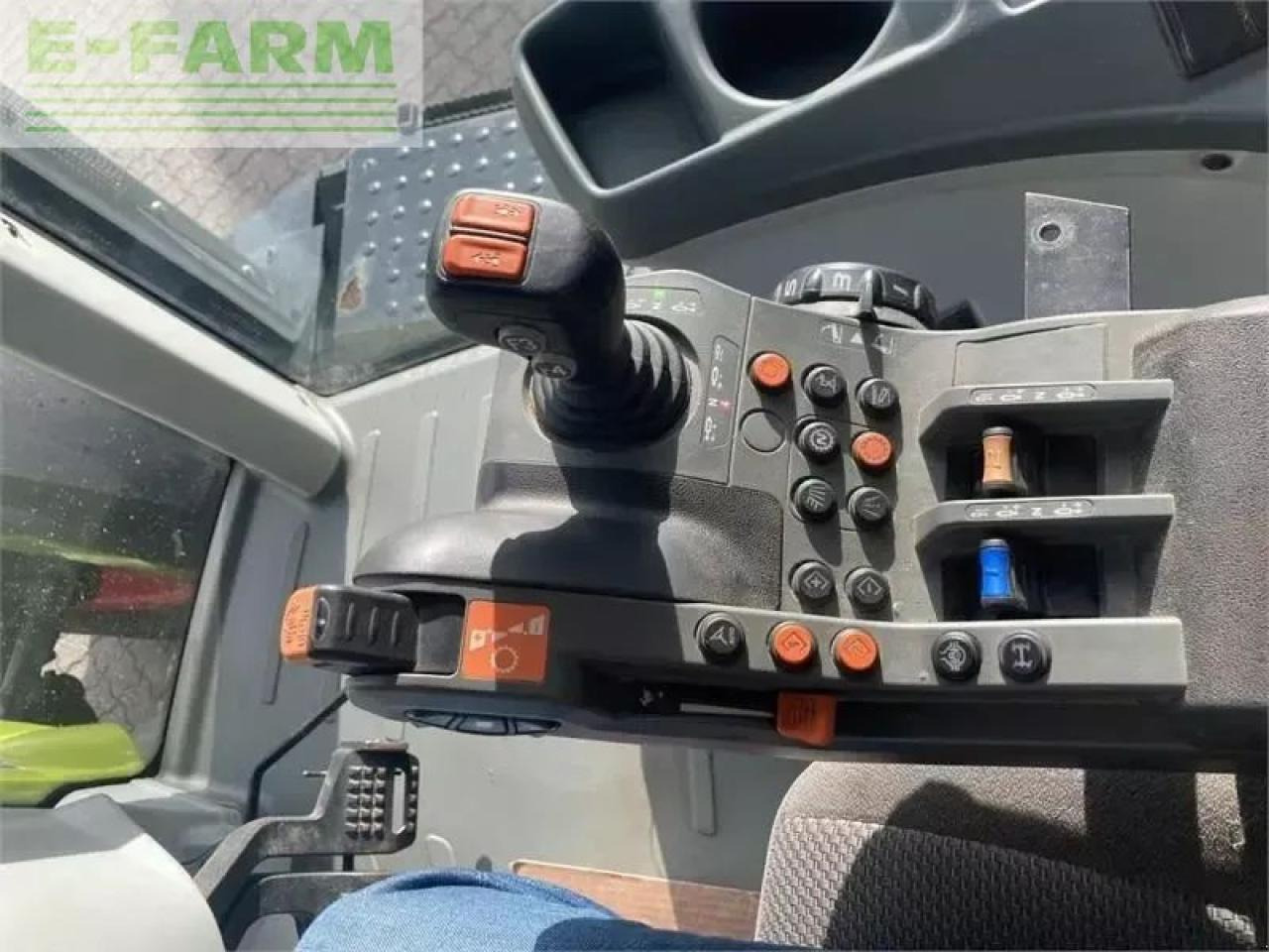 Farm tractor CLAAS axion 850 cis+