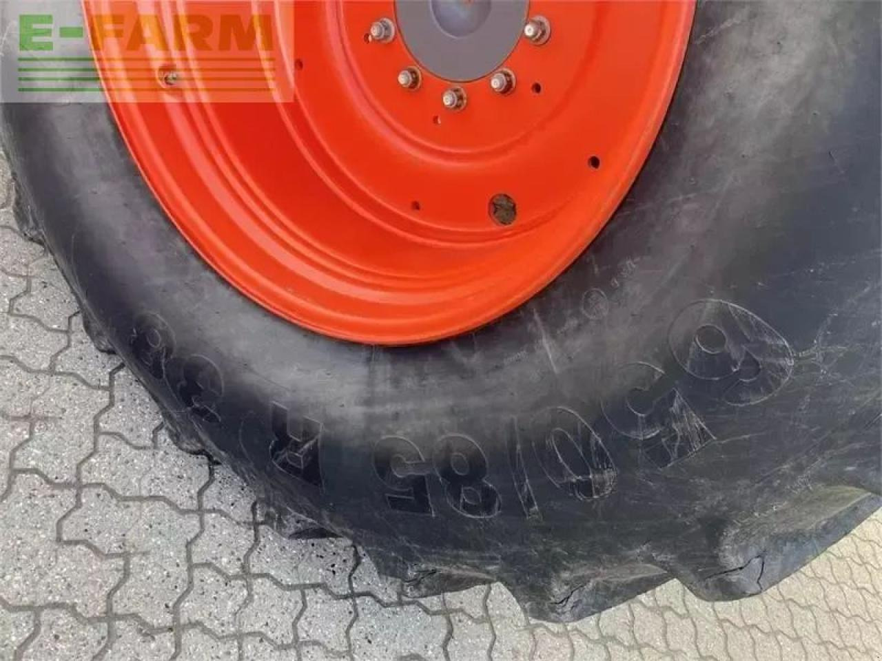 Farm tractor CLAAS axion 850 cis+