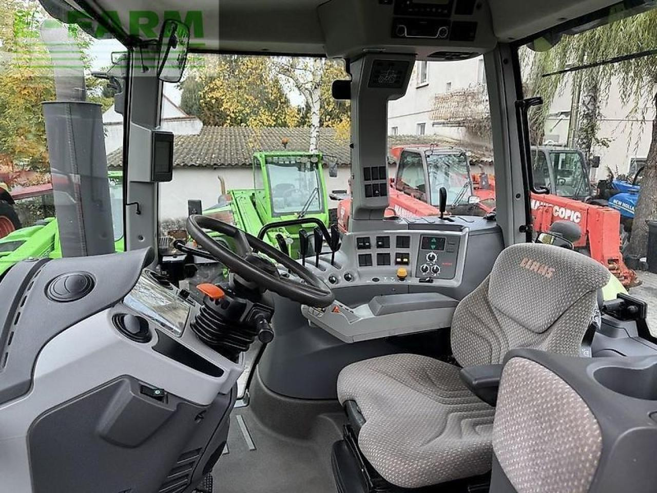 Farm tractor CLAAS axion 850 cis