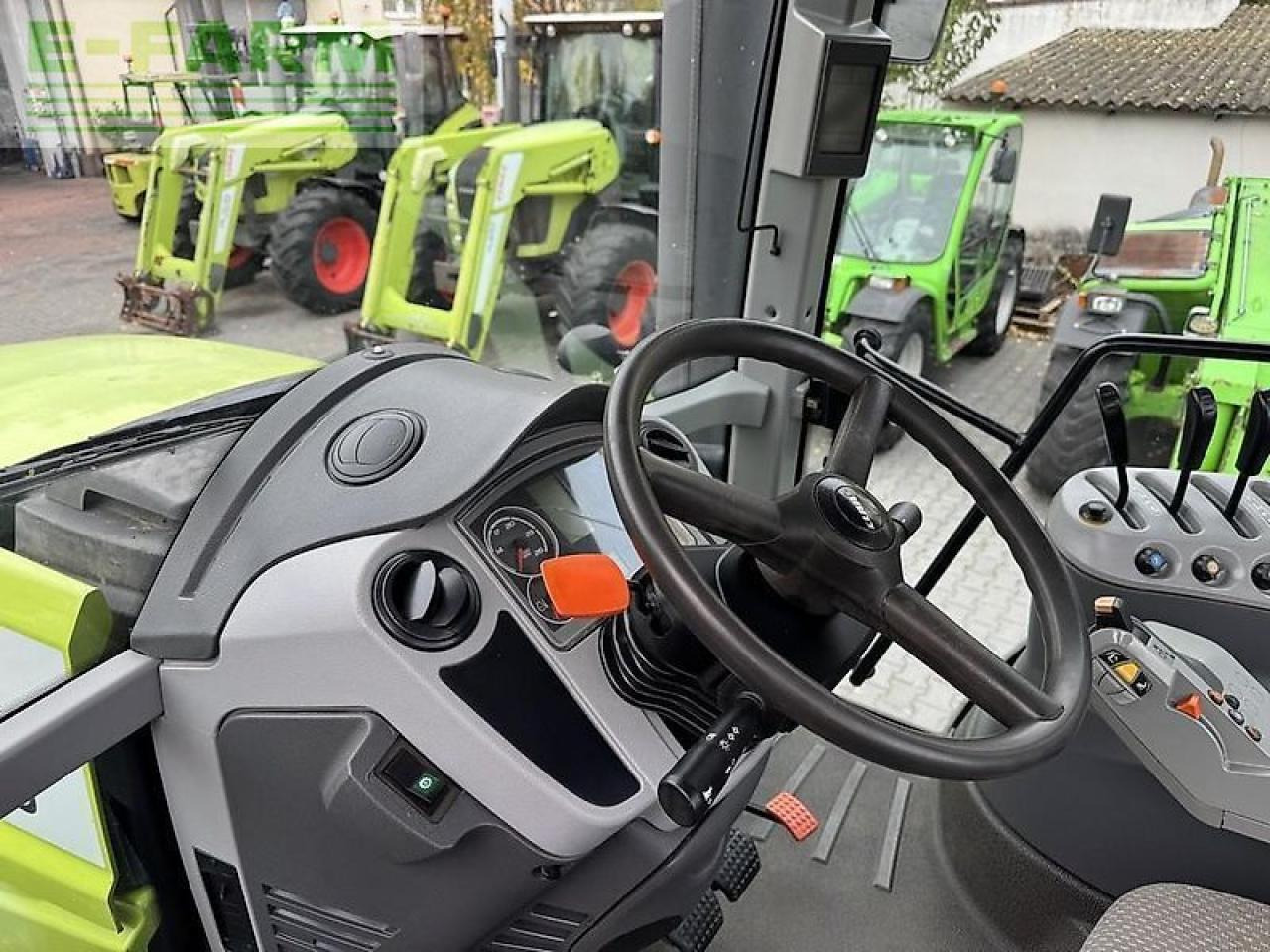 Farm tractor CLAAS axion 850 cis