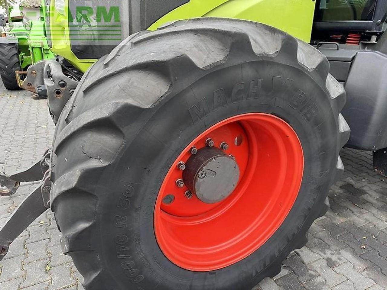 Farm tractor CLAAS axion 850 cis