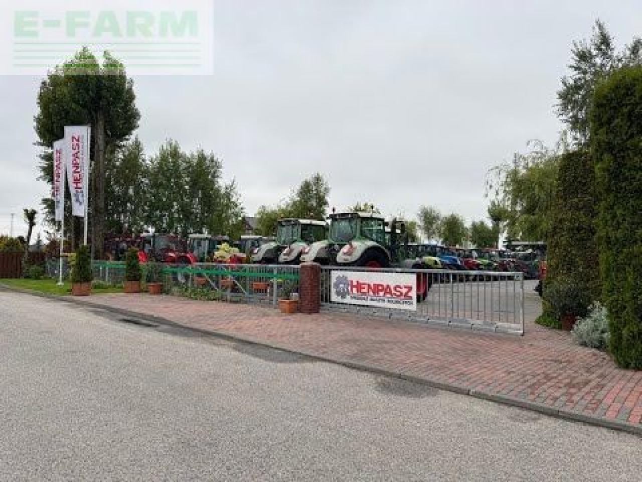 Farm tractor CLAAS axion 850 cis