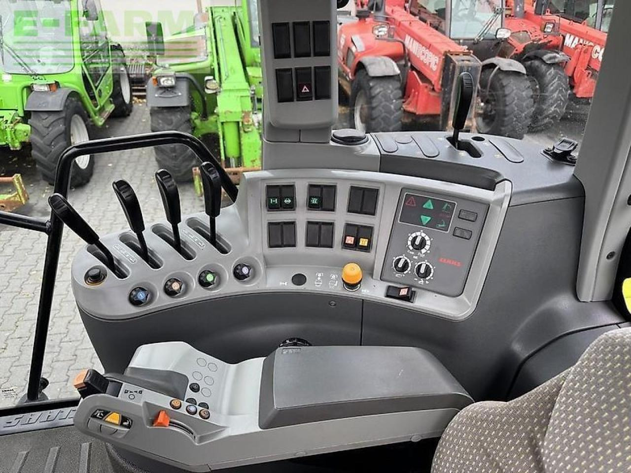 Farm tractor CLAAS axion 850 cis