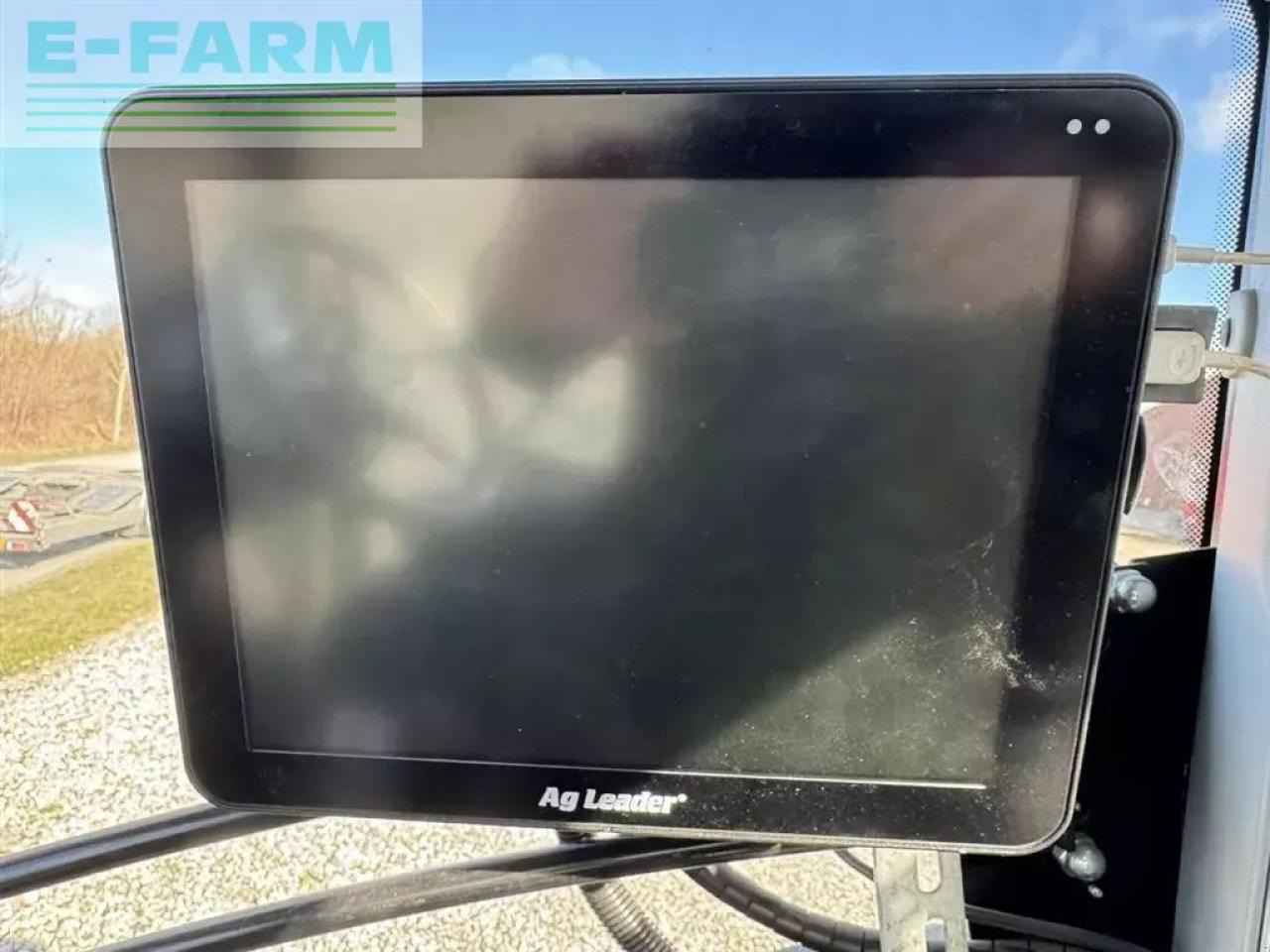 Farm tractor CLAAS axion 850 cmatic