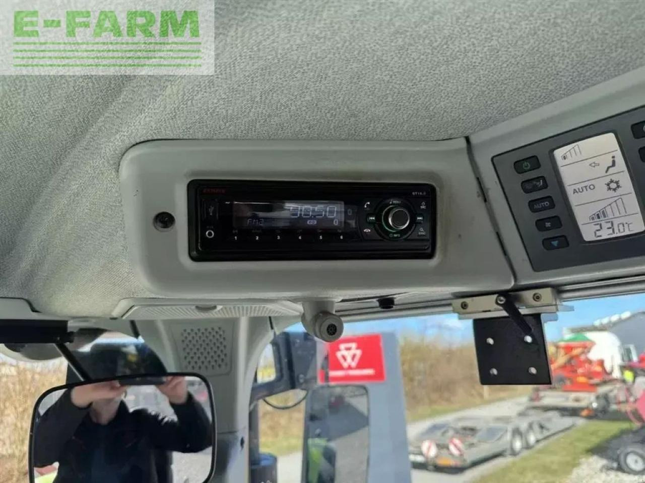 Farm tractor CLAAS axion 850 cmatic