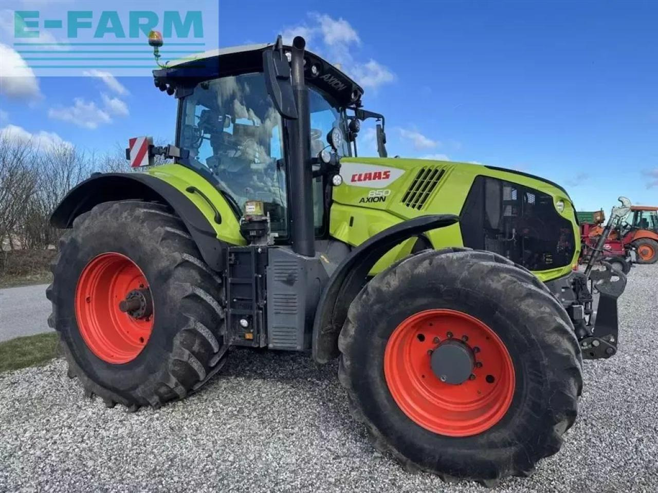 Farm tractor CLAAS axion 850 cmatic