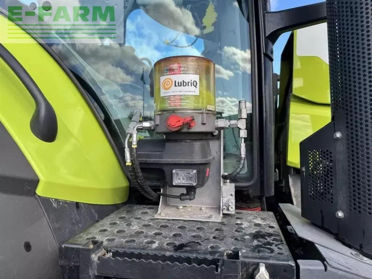 Farm tractor CLAAS axion 850 cmatic CMATIC