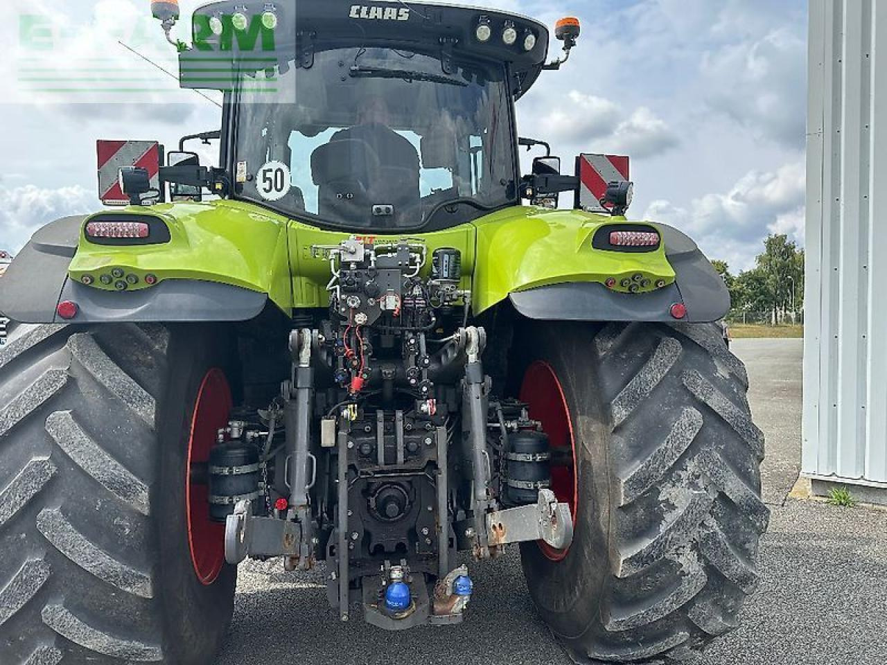 Farm tractor CLAAS axion 870