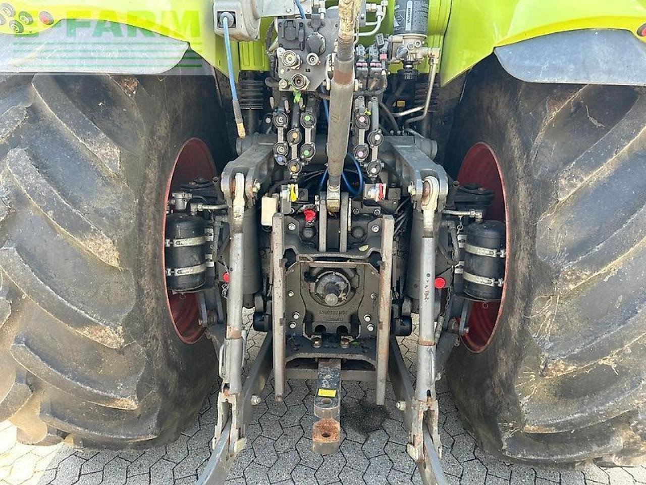 Farm tractor CLAAS axion 870